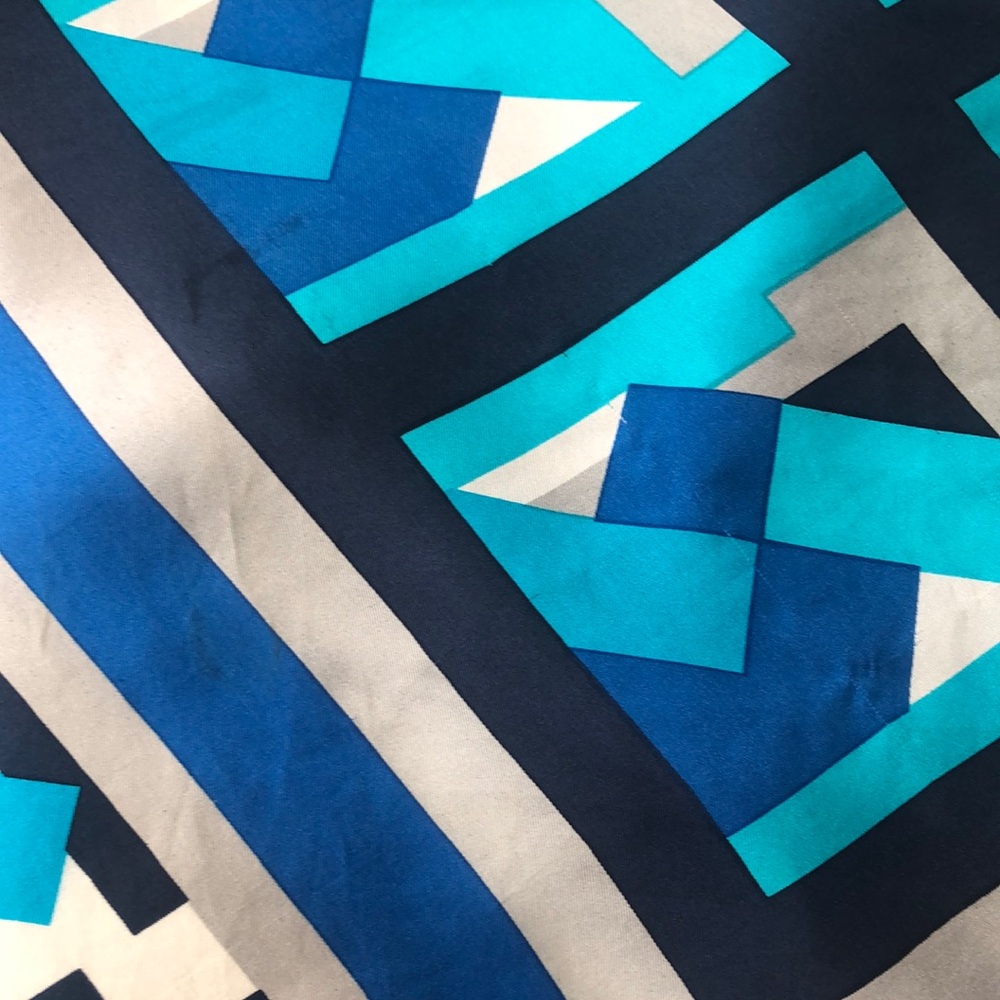 Jean Rofe Geometric Blue Scarf - Picture 4 of 4